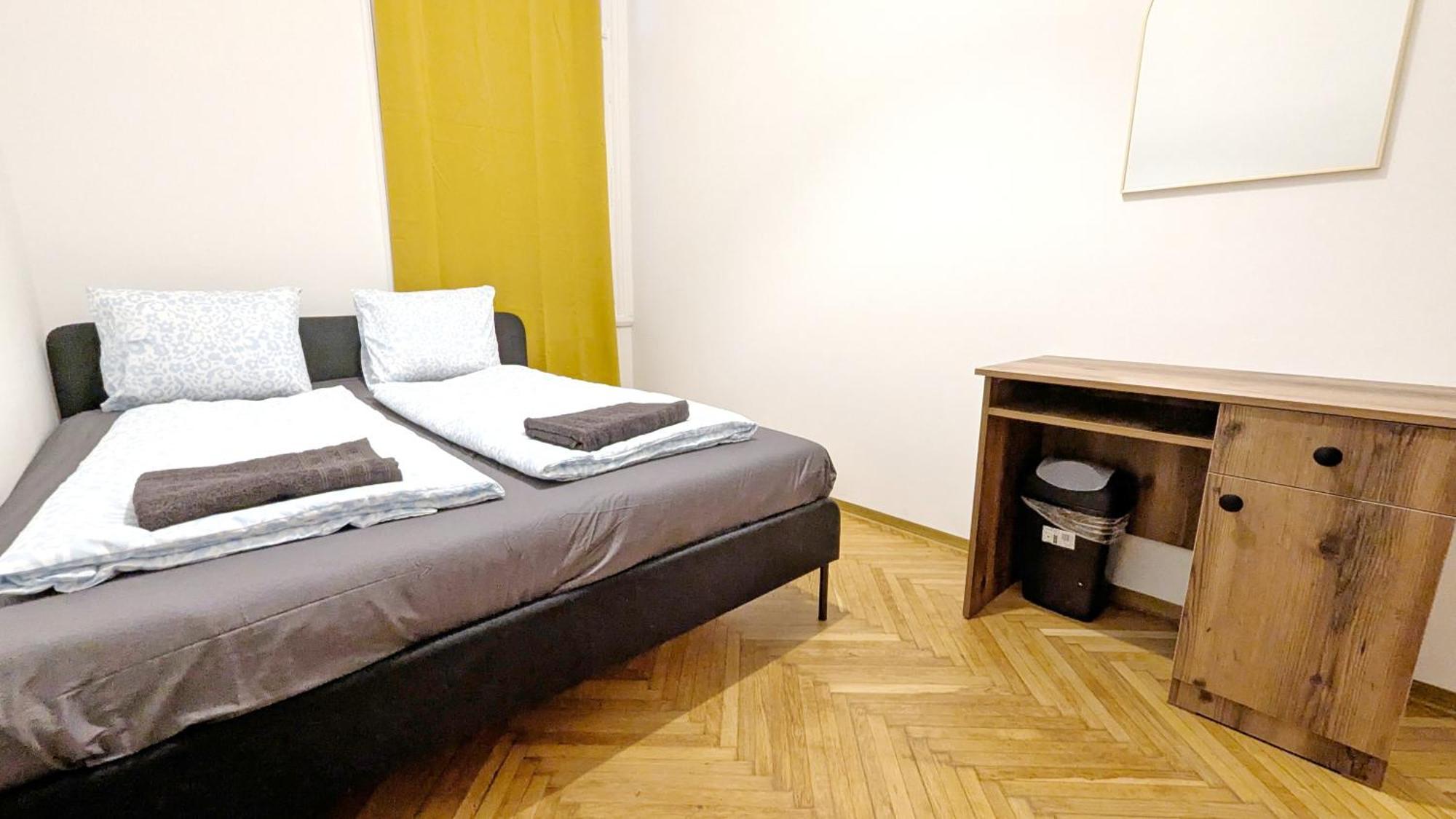 Spacious - 15 Min From Airport & Center, 5 Min From Main-bus Station Ez7 Homestay
