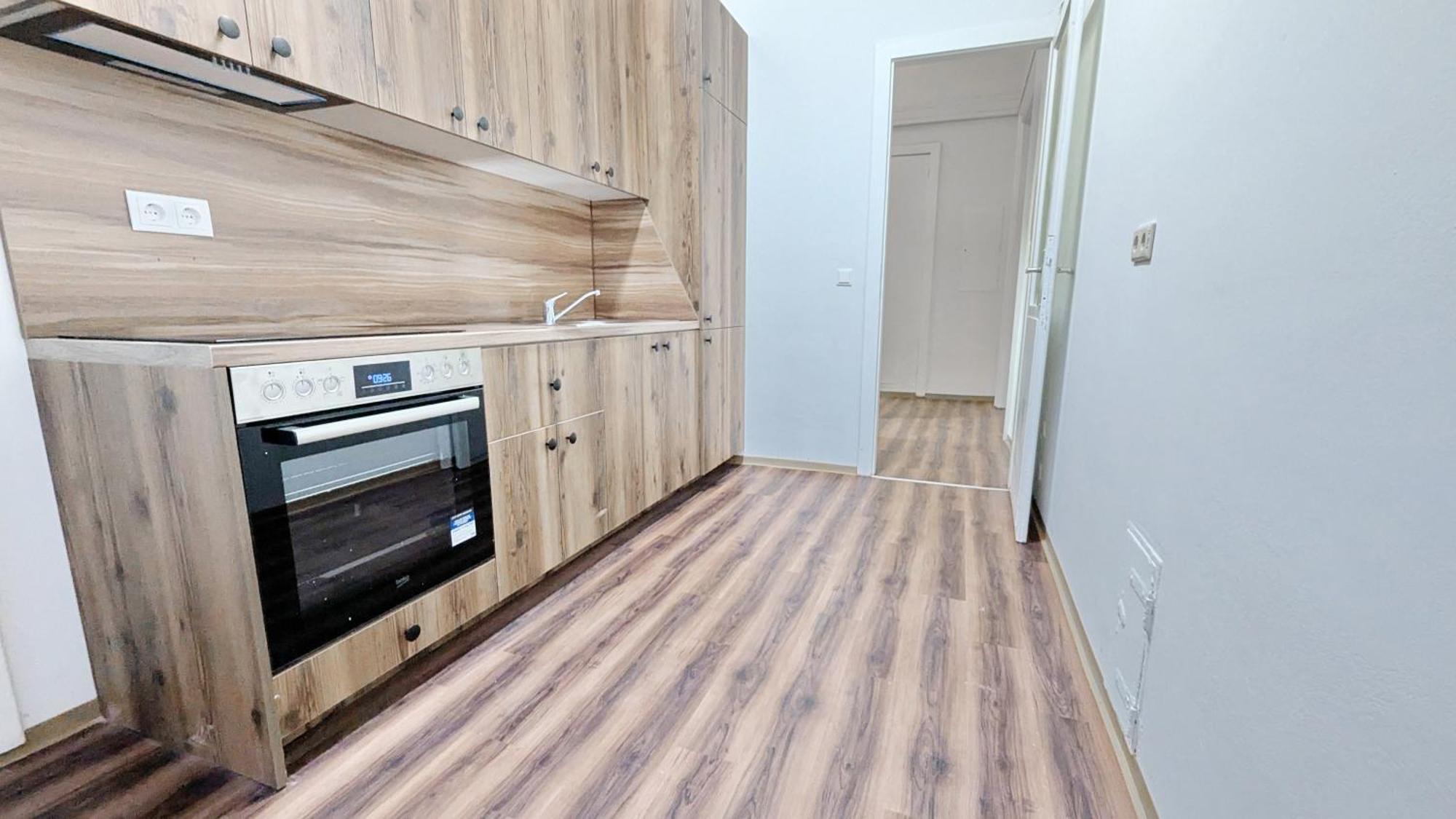 Spacious - 15 Min From Airport & Center, 5 Min From Main-bus Station Ez7 Homestay *