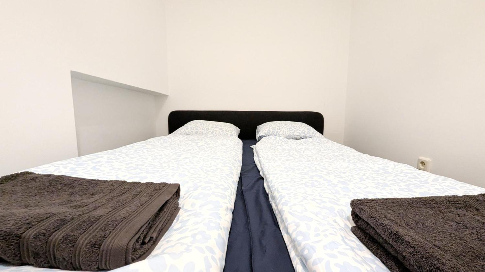 Homestay Spacious - 15 Min From Airport & Center, 5 Min From Main-bus Station Ez7
