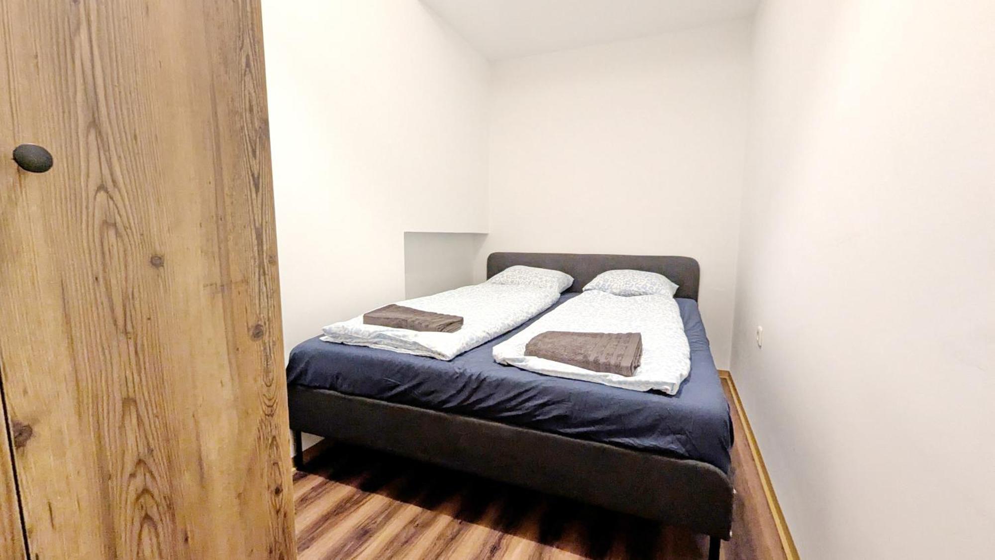 Spacious - 15 Min From Airport & Center, 5 Min From Main-bus Station Ez7 Homestay *